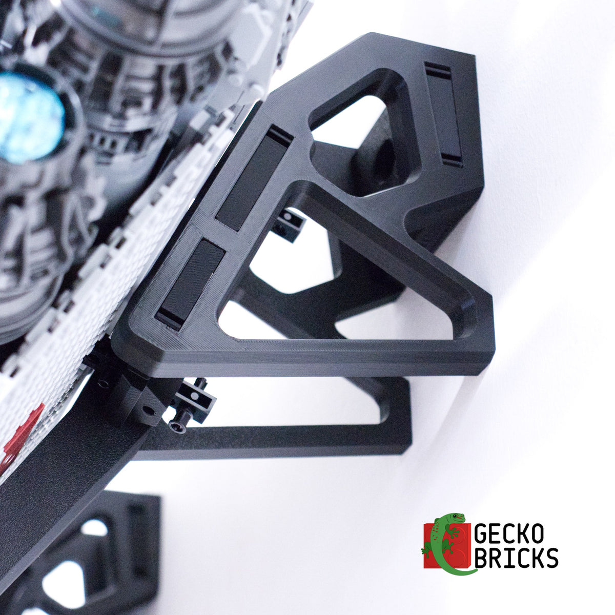 LEGO® Star Wars UCS Venator-Class Republic Attack Cruiser 75367 floating on the wall with premium wall mount - view 5