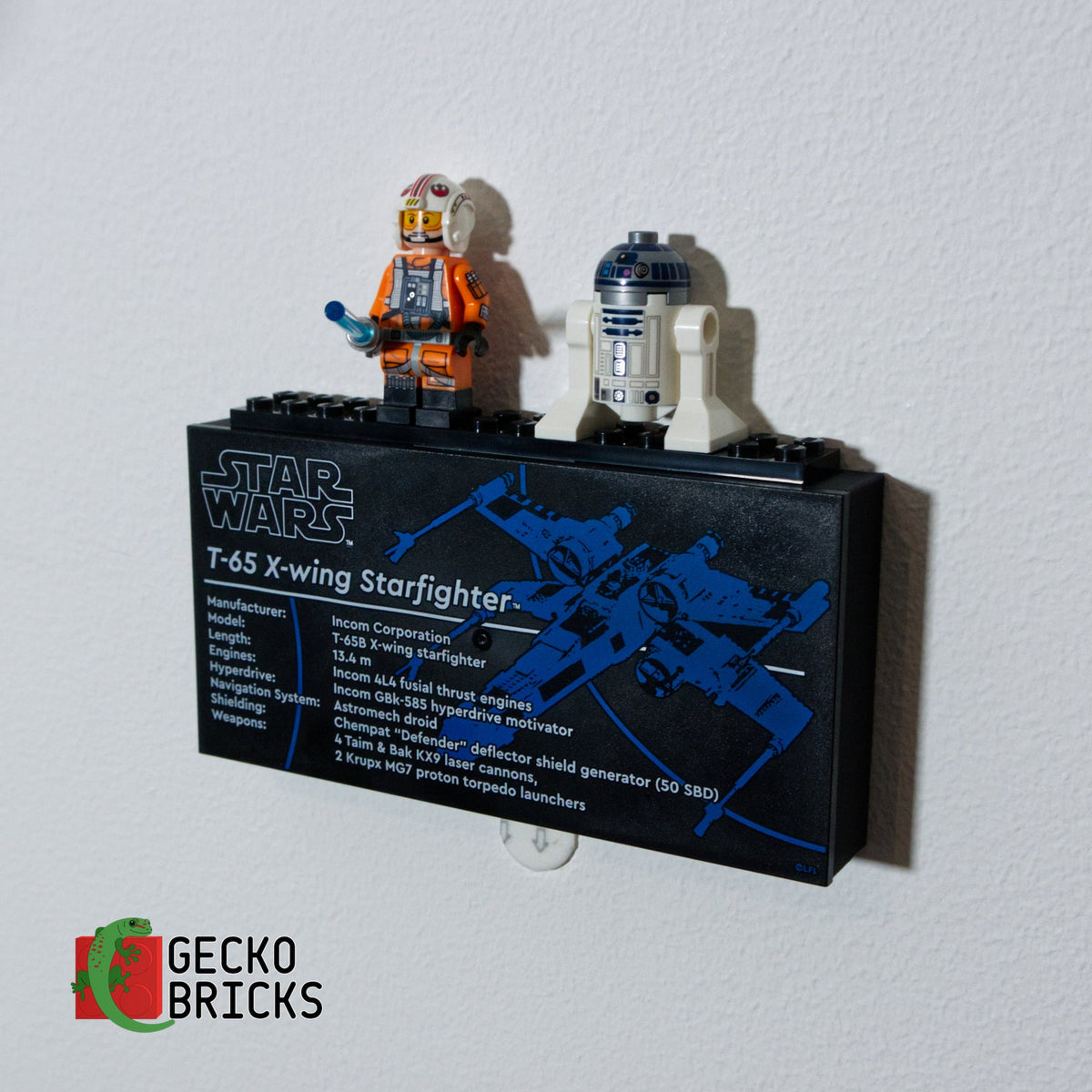 LEGO® Star Wars UCS X-Wing Starfighter 75355 zwevend aan de muur met premium wandbeugel - aanzicht 8