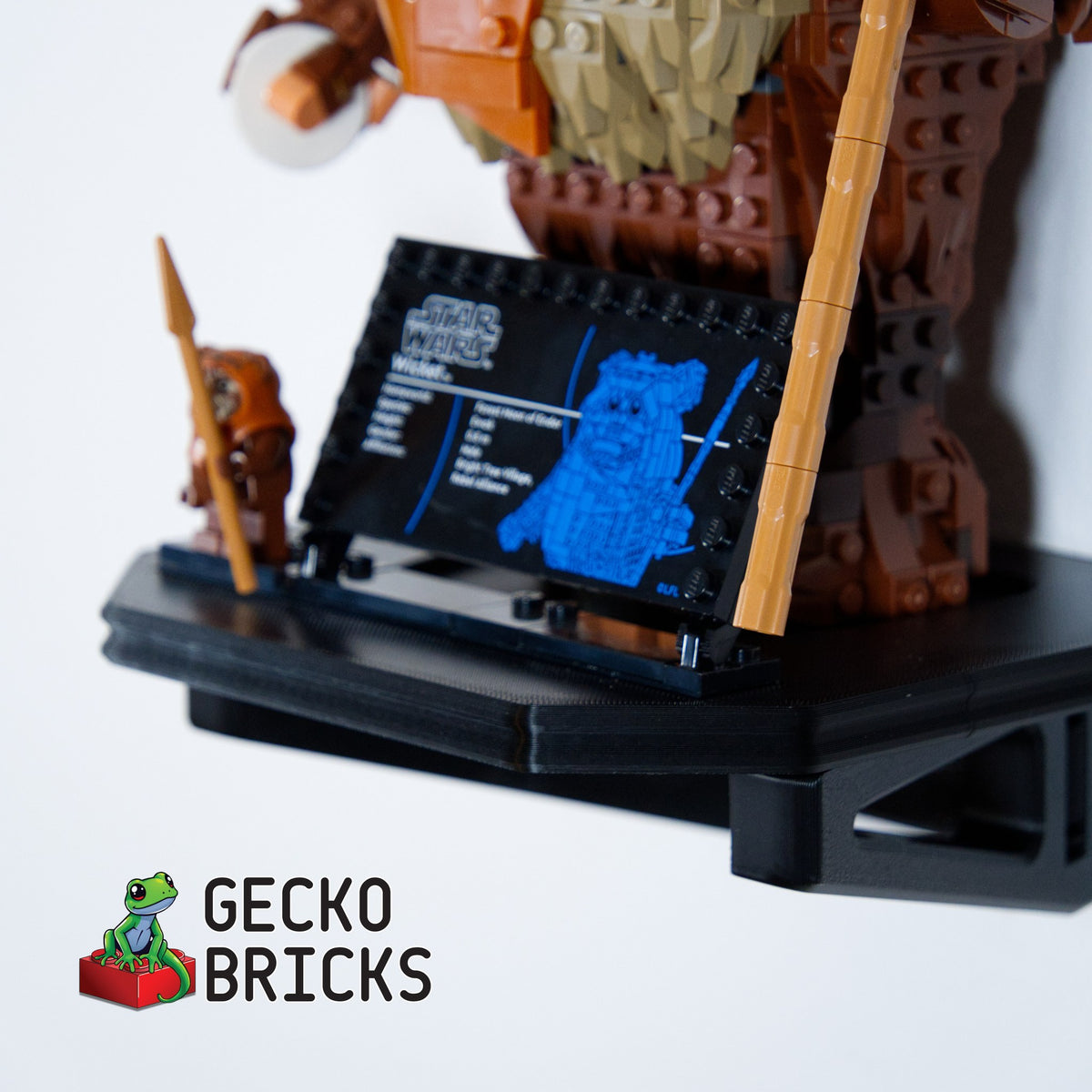 LEGO® Star Wars Wicket the Ewok 75430 zwevend aan de muur met premium wandbeugel - aanzicht 5