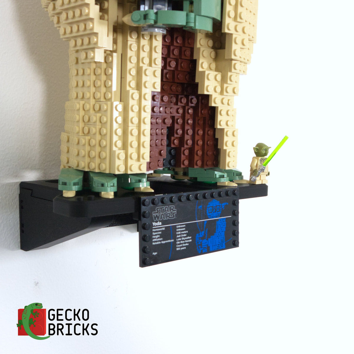 LEGO® Star Wars Yoda 75255 zwevend aan de muur met premium wandbeugel - aanzicht 5