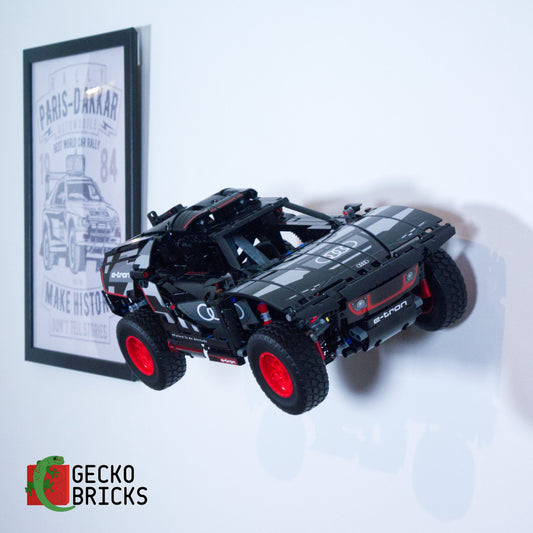 LEGO® Technic Audi RS Q e-tron 42160 aan de muur met premium wandbeugel - vooraanzicht
