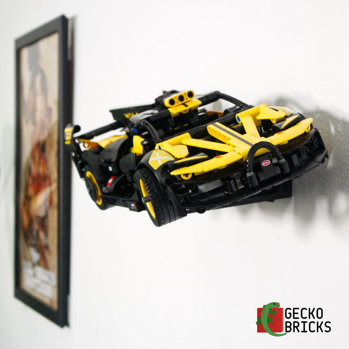 LEGO® Technic Bugatti Bolide 42151 aan de muur met premium wandbeugel - vooraanzicht