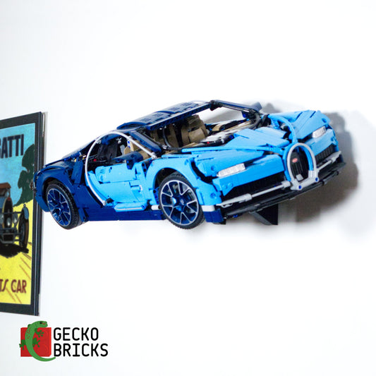 LEGO® Technic Bugatti Chiron 42083 aan de muur met premium wandbeugel - vooraanzicht