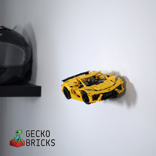 LEGO® Technic Chevrolet Corvette Stingray 42205 zwevend aan de muur met premium wandbeugel - aanzicht 2
