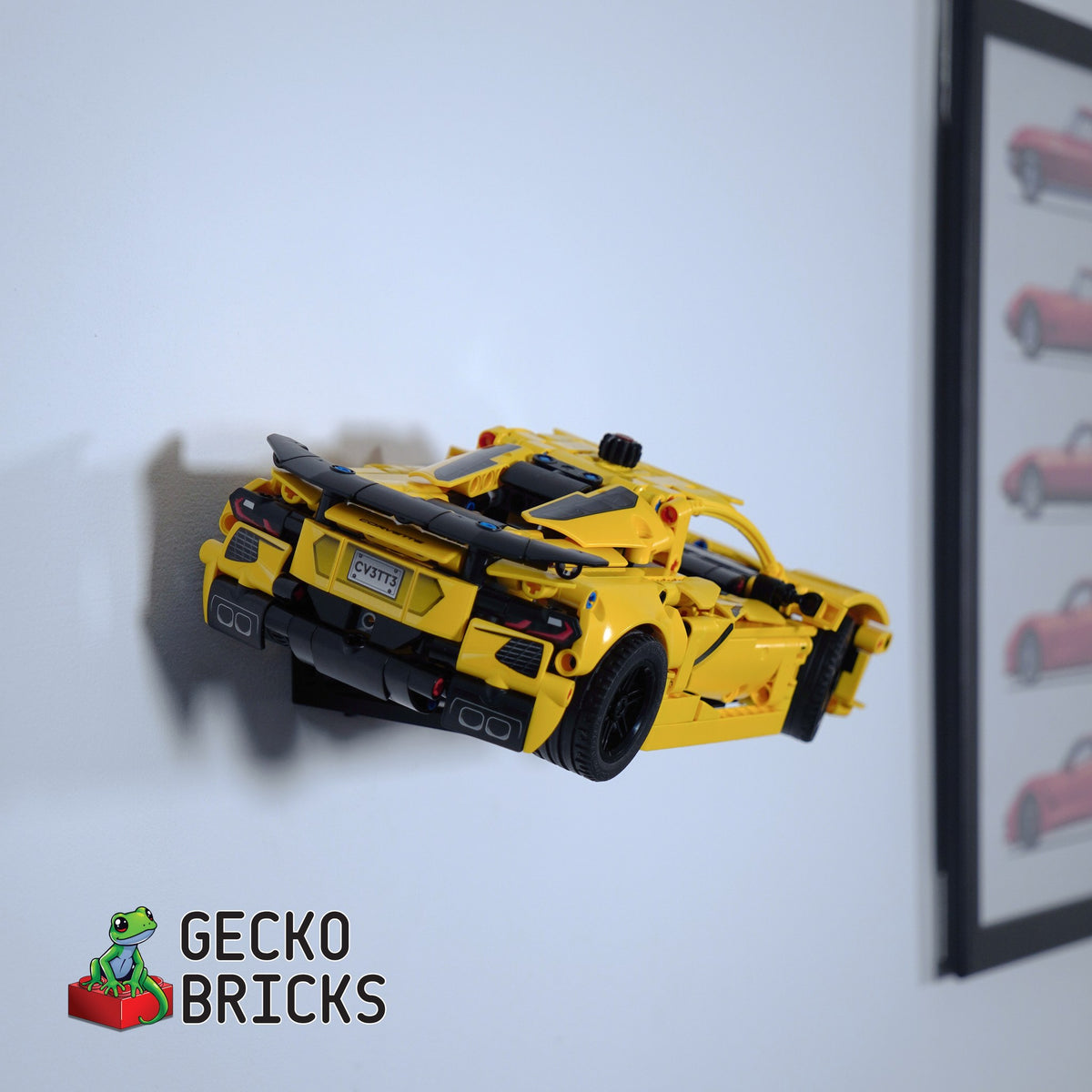 LEGO® Technic Chevrolet Corvette Stingray 42205 zwevend aan de muur met premium wandbeugel - aanzicht 3