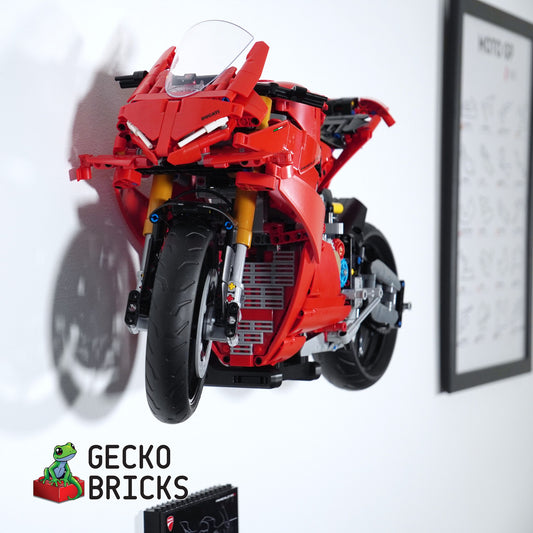 LEGO® Technic Ducati Panigale V4 S 42202 aan de muur met premium wandbeugel - vooraanzicht