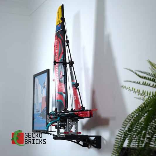 LEGO® Technic Emirates Team New Zealand AC75 Jacht 42174 zwevend aan de muur met premium wandbeugel - aanzicht 2