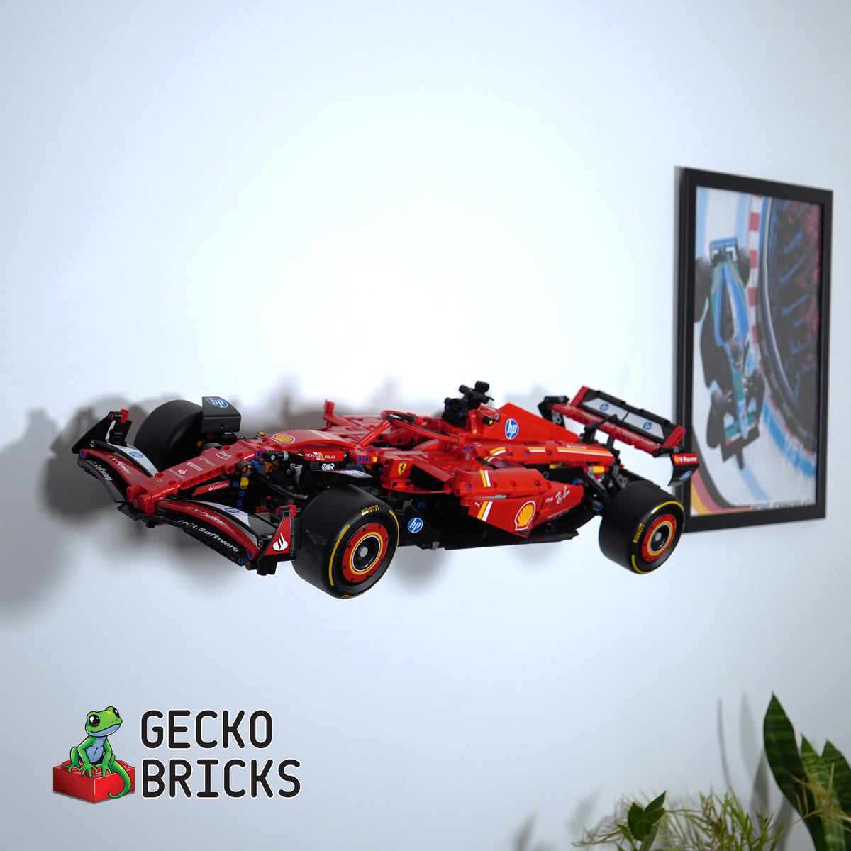 LEGO® Technic Ferrari SF-24 F1 42207 zwevend aan de muur met premium wandbeugel - aanzicht 3