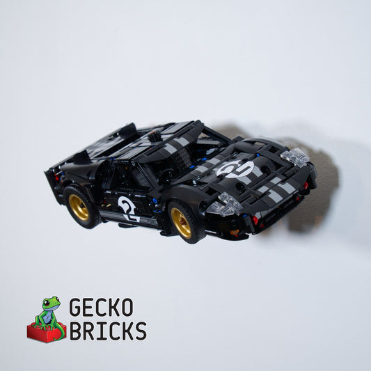 LEGO® Technic Ford GT40 1966 1966 / 42223 zwevend aan de muur met premium wandbeugel - aanzicht 2
