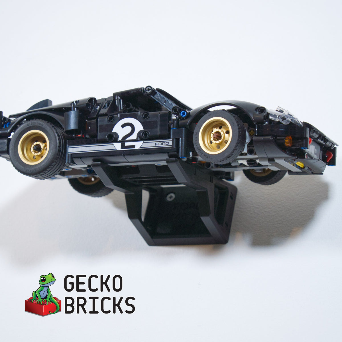 LEGO® Technic Ford GT40 1966 1966 / 42223 zwevend aan de muur met premium wandbeugel - aanzicht 7