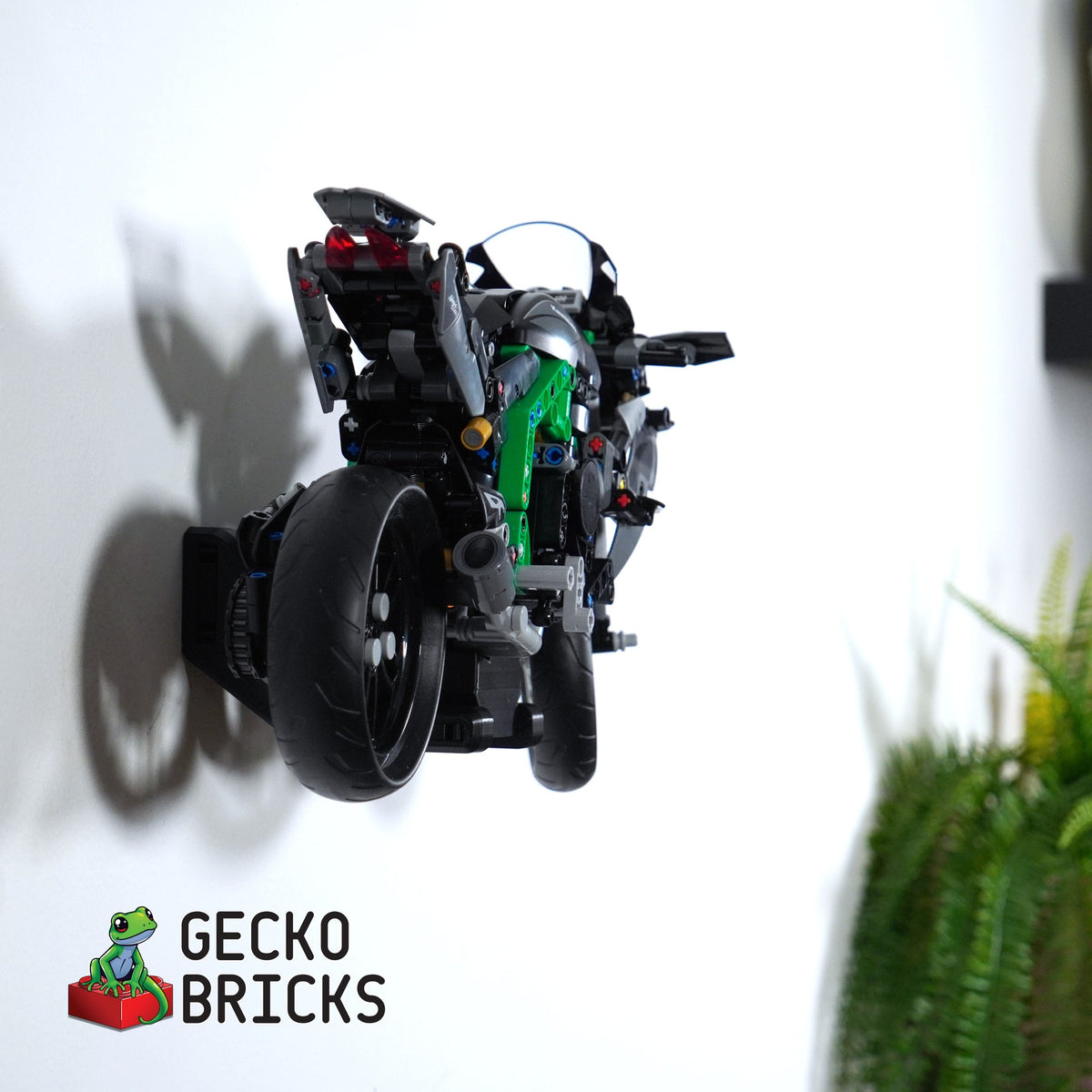 LEGO® Technic Kawasaki Ninja H2R 42170 zwevend aan de muur met premium wandbeugel - aanzicht 3