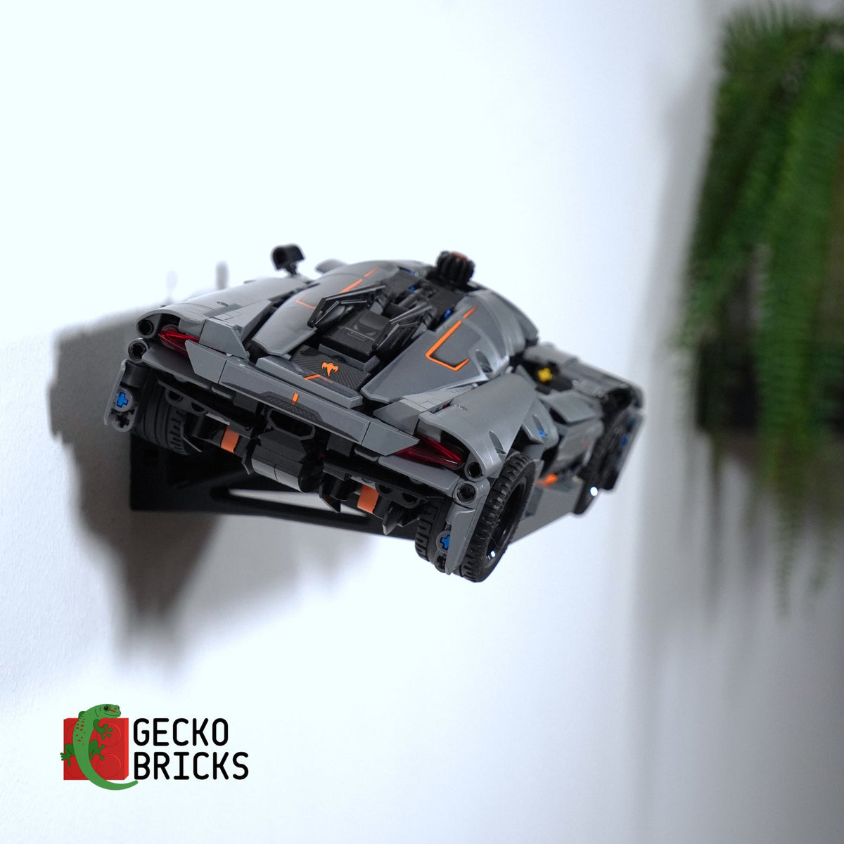 LEGO® Technic Koenigsegg Jesko Absolut 42173 zwevend aan de muur met premium wandbeugel - aanzicht 3