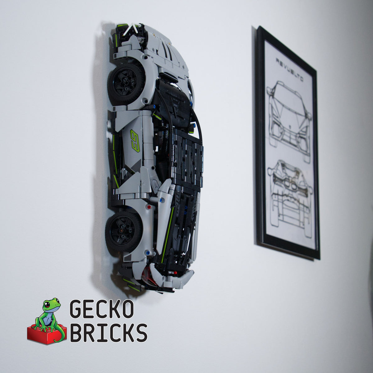 LEGO® Technic Lamborghini Revuelto 42214 vlak aan de muur met wandbeugel - 2