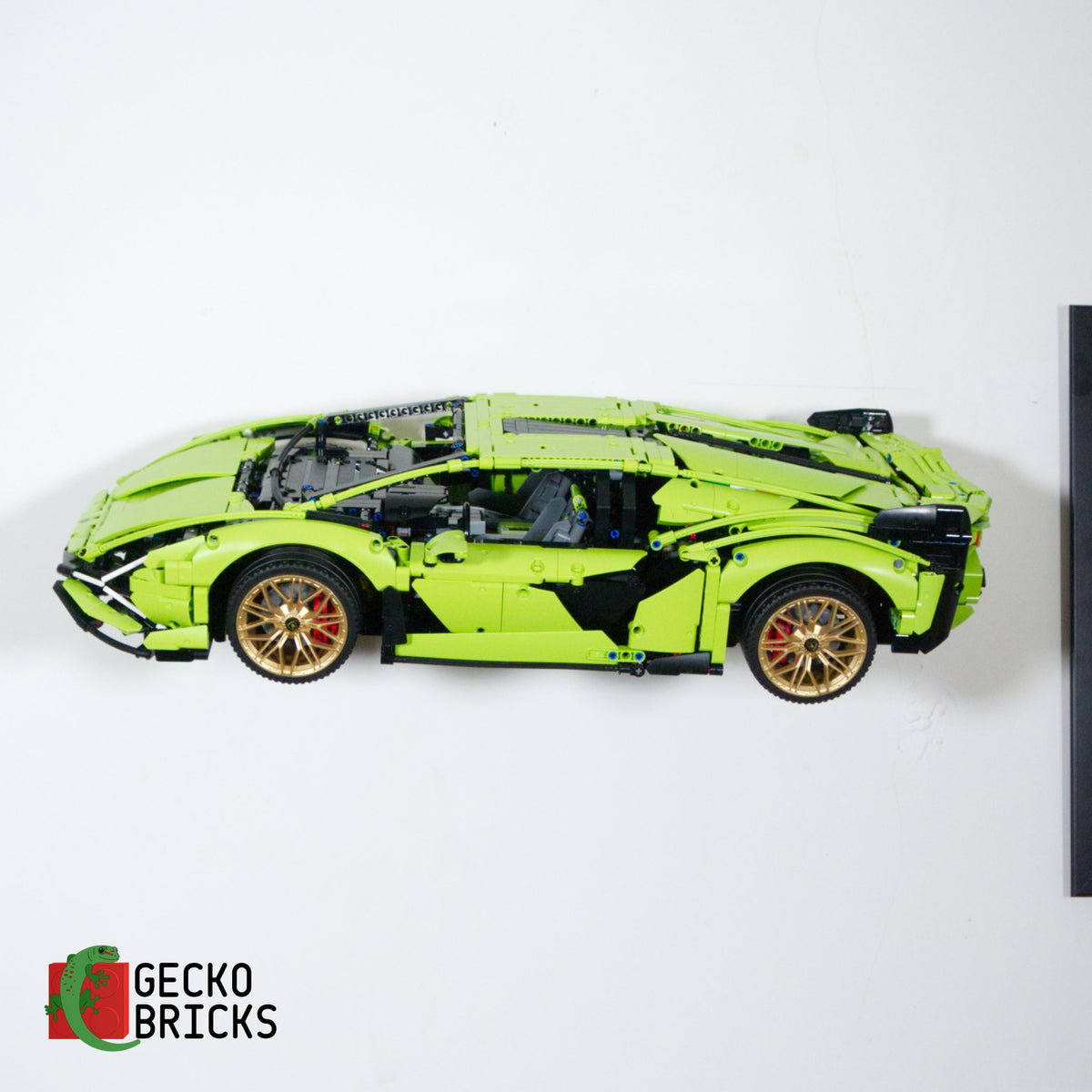 LEGO® Technic Lamborghini Sián FKP 37 42115 zwevend aan de muur met premium wandbeugel - aanzicht 2