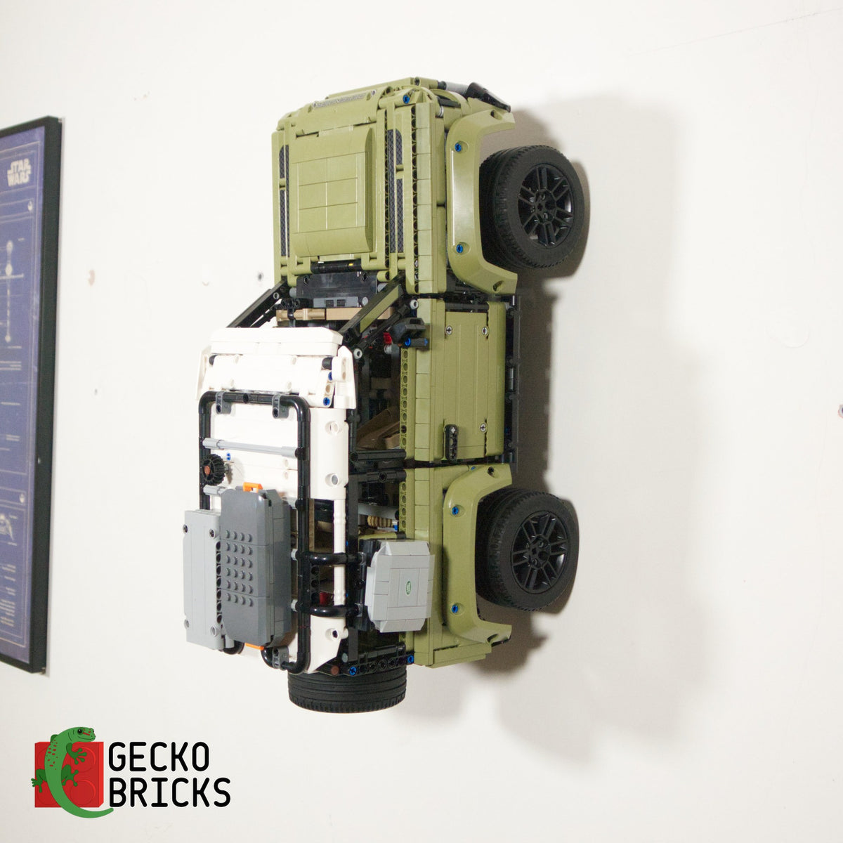 LEGO® Technic Land Rover Defender 42110 vlak aan de muur met wandbeugel - 1