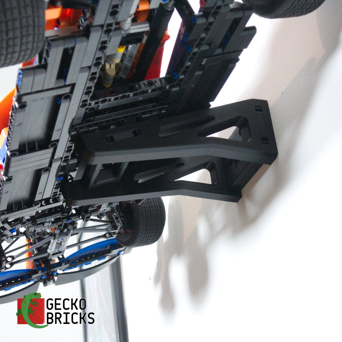 LEGO® Technic McLaren Formula 1 Racewagen 42141 zwevend aan de muur met premium wandbeugel - aanzicht 4