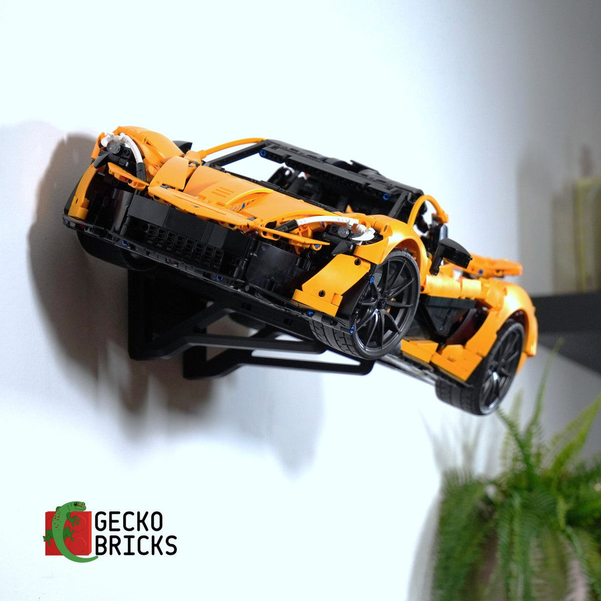 LEGO® Technic McLaren P1 42172 zwevend aan de muur met premium wandbeugel - aanzicht 5