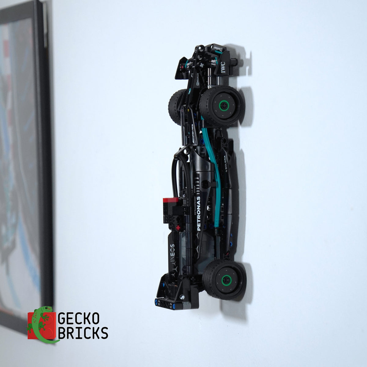 LEGO® Technic Mercedes-AMG F1 W14 E Performance Pull-Back 42165 vlak aan de muur met wandbeugel - 1
