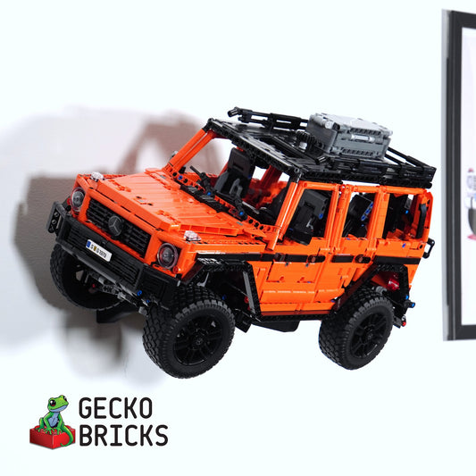 LEGO® Technic Mercedes-Benz G 500 PROFESSIONAL Line 42177 aan de muur met premium wandbeugel - vooraanzicht