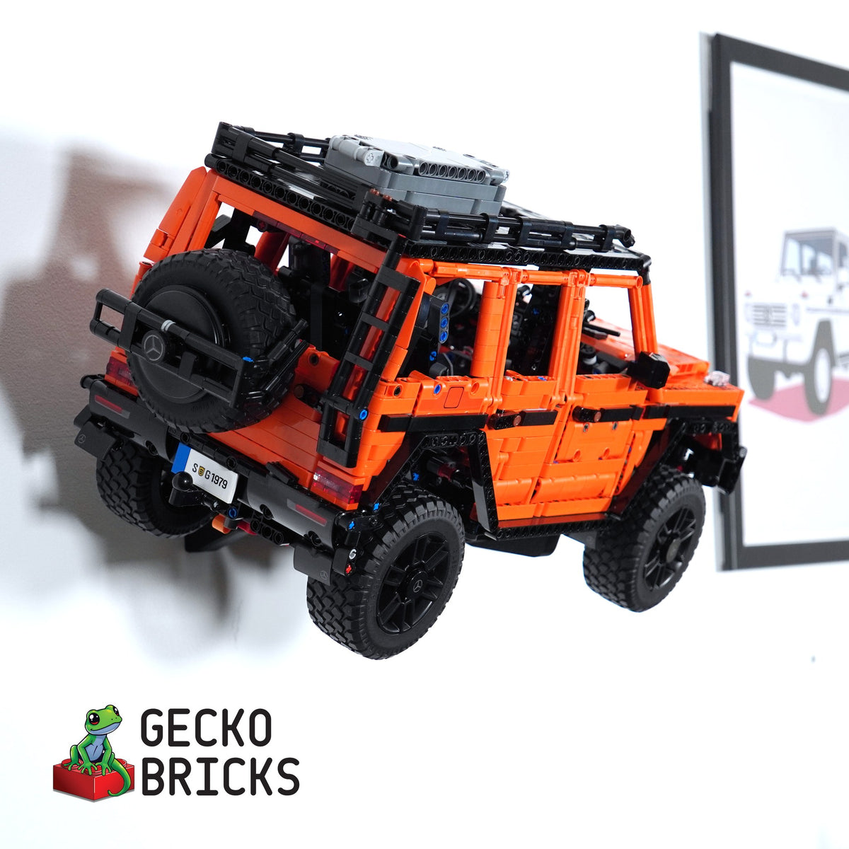 LEGO® Technic Mercedes-Benz G 500 PROFESSIONAL Line 42177 zwevend aan de muur met premium wandbeugel - aanzicht 4