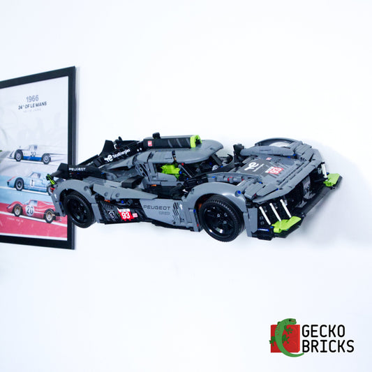 LEGO® Technic PEUGEOT 9X8 24H Le Mans Hybrid Hypercar 42156 aan de muur met premium wandbeugel - vooraanzicht