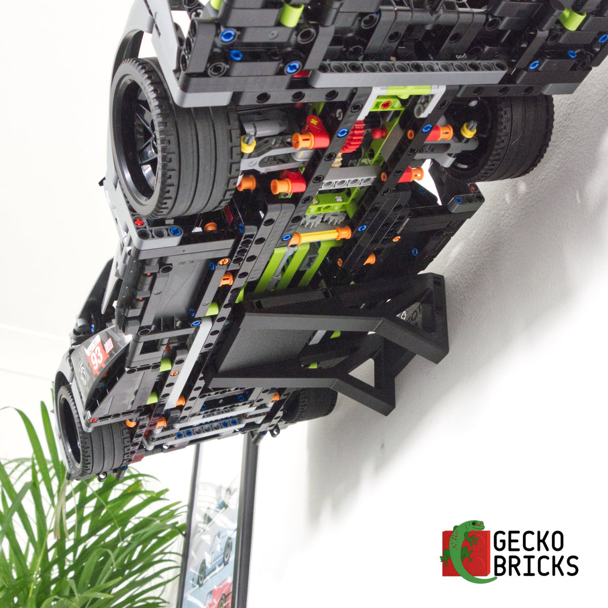 LEGO® Technic PEUGEOT 9X8 24H Le Mans Hybrid Hypercar 42156 zwevend aan de muur met premium wandbeugel - aanzicht 4