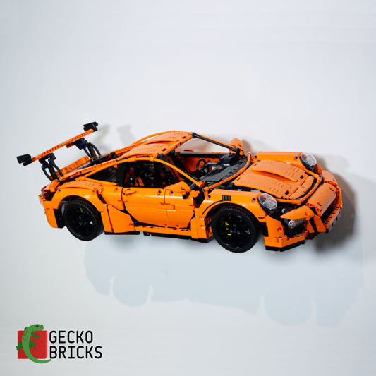 LEGO® Technic Porsche 911 GT3 RS 42056 zwevend aan de muur met premium wandbeugel - aanzicht 2