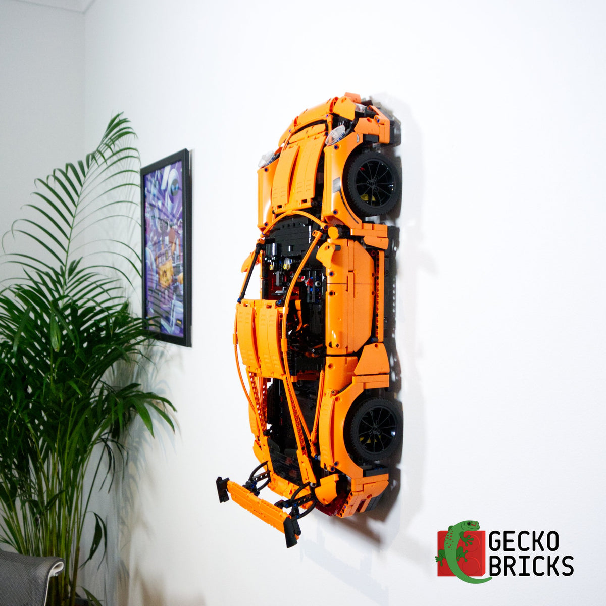 LEGO® Technic Porsche 911 GT3 RS 42056 vlak aan de muur met wandbeugel - 1