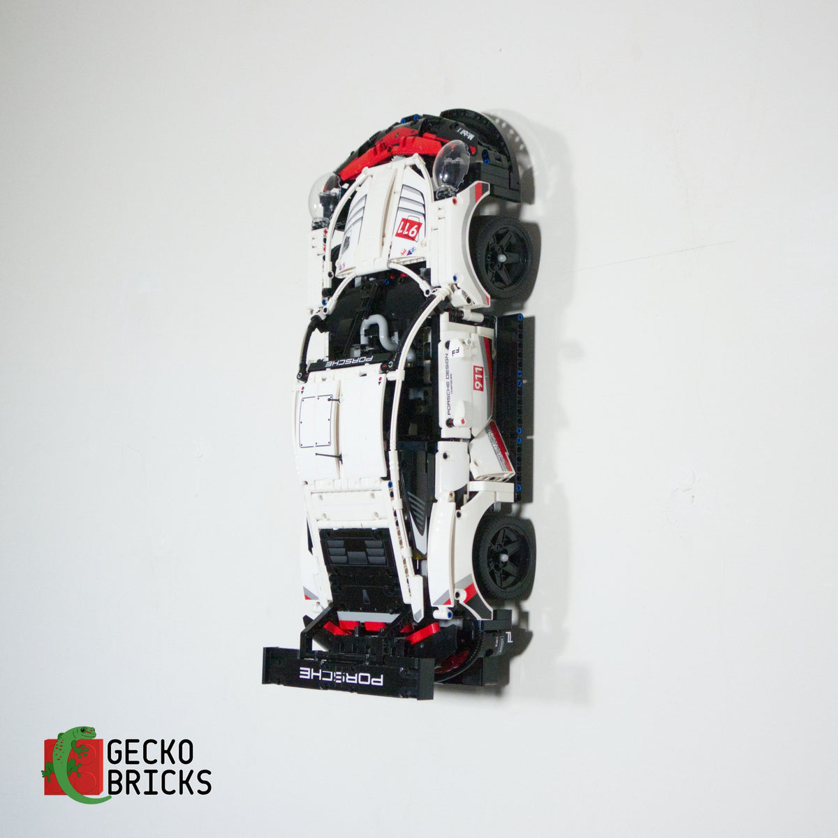 LEGO® Technic Porsche 911 RSR 42096 vlak aan de muur met wandbeugel - 1