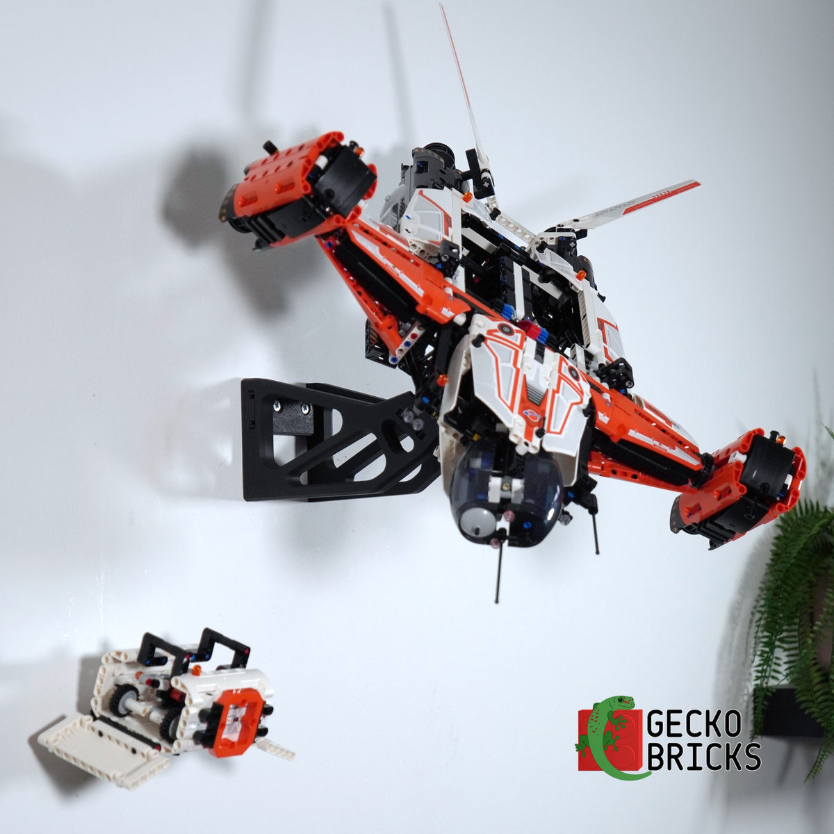 LEGO® Technic VTOL Heavy Cargo Spaceship 42181 zwevend aan de muur met premium wandbeugel - aanzicht 3