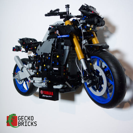 LEGO® Technic Yamaha MT-10 SP 42159 aan de muur met premium wandbeugel - vooraanzicht